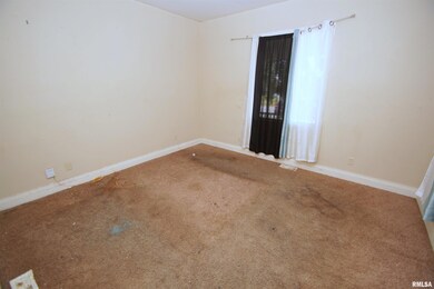 603 W 16th St, Davenport, IA 52803 - photo 2