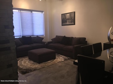20 BaySt. Livingroom