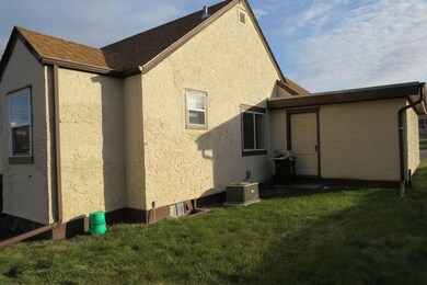 409 5th St SE, Jamestown, ND 58401 - photo 3