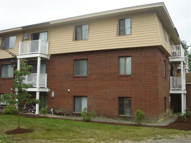 314 Lita Ln unit 314, Newmarket, NH 03857 - photo 4