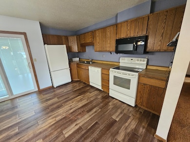 1448 13th St N, Wahpeton, ND 58075 - photo 4