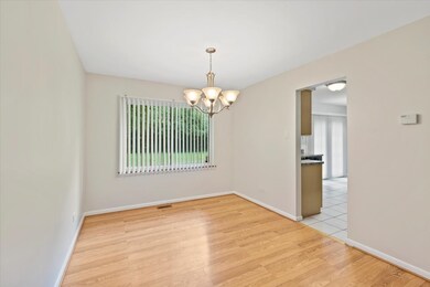 17618 Hawthorne Dr, Country Club Hills, IL 60478 - photo 5