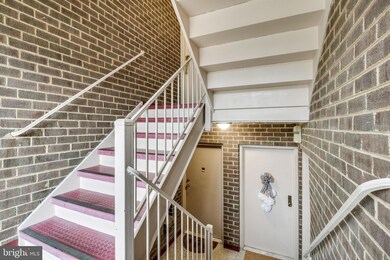 9804 Kingsbridge Dr unit 201, Fairfax, VA 22031 - photo 4