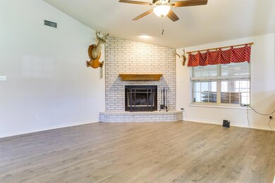 3200 Leatherwood Ct, Granbury, TX 76049 - photo 6