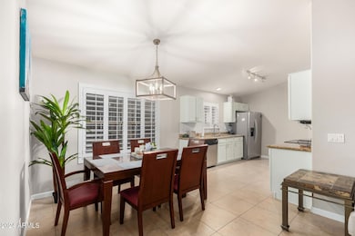 4847 E Abraham Ln, Phoenix, AZ 85054 - photo 5