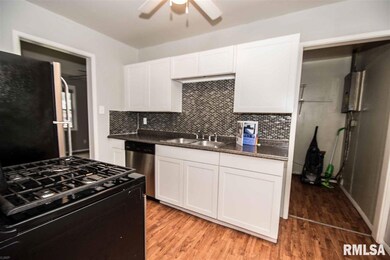 2806 W 70th St, Davenport, IA 52806 - photo 3