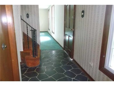Entry/Foyer.