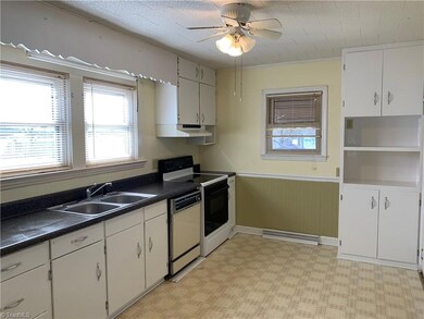 654 Mcdermott St, Asheboro, NC 27205 - photo 7