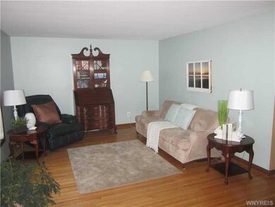 Living Room 18 x 12 Living Room w/hardwood floors