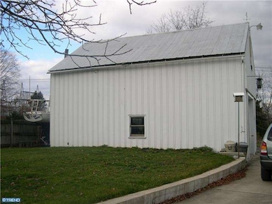 507 Albert Dr, Reading, PA 19608 - photo 3