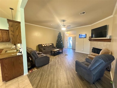 1917 Hebron Ct, Yukon, OK 73099 - photo 4