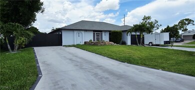 Single story home with driveway, stucco siding, a