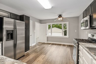 41 N Sumac Ave, Waukegan, IL 60085 - photo 6