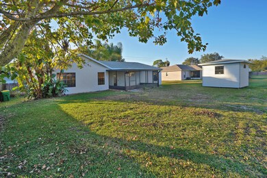 6209 Alderwood Ave-8