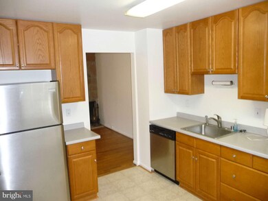 10254 Fern Pool Ct, Burke, VA 22015 - photo 5