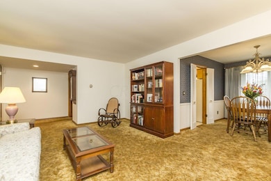 5765 Loganwood Rd, Columbus, OH 43229 - photo 2