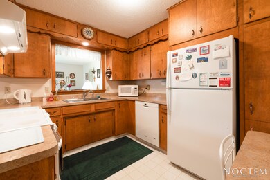 1238 E Coulee Rd-20