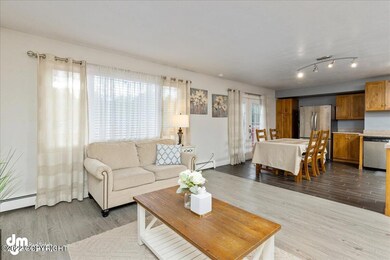 04-Living Room 20220801-DW-1027