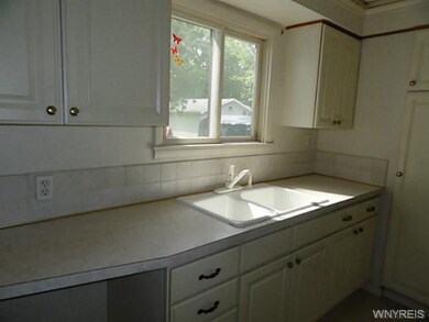 423 E Stenzil St, North Tonawanda, NY 14120 - photo 7
