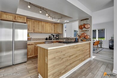 Kitchen w/Breakfast Bar