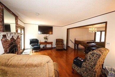 7021 SW Queens Ct, Topeka, KS 66614 - photo 4