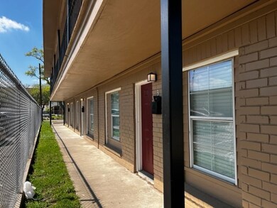 514 Houston St unit 1, Rosenberg, TX 77471 - photo 2
