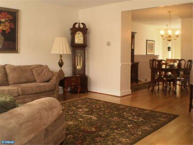 4254 Carteret Dr, Philadelphia, PA 19114 - photo 4