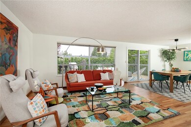 Entertainment sized deck off the dining room. 