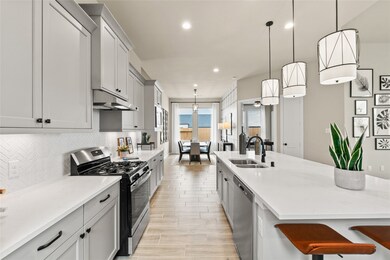 1919 Hickory St, Tomball, TX 77375 - photo 4