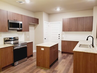 9733 Grosbeak Ln, Magnolia, TX 77354 - photo 3