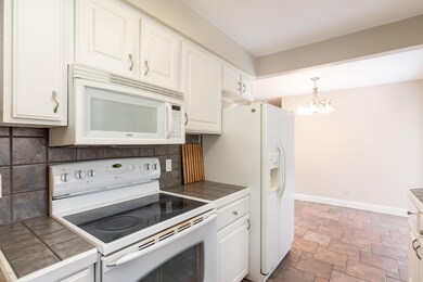 2529 Thomas -6