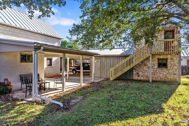 107 N Acorn St, Fredericksburg, TX 78624 - photo 4