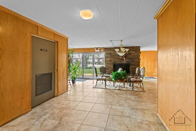 127 N Wolf Rd unit 53B, Wheeling, IL 60090 - photo 3