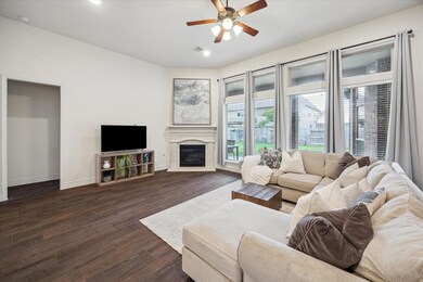 Another view of this amazing living room.