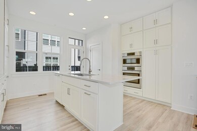 11270 Faraday Park Dr, Reston, VA 20190 - photo 6