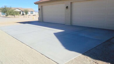 4 CAR SIDE FACING GARAGE WITH APRON