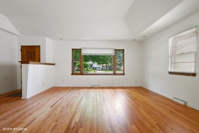 820 N Loomis St, Naperville, IL 60563 - photo 2