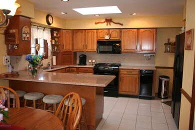 129 Aberdeen Rd, Matawan, NJ 07747 - photo 4