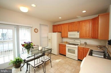 42809 Flannigan Terrace unit 15D, Chantilly, VA 20152 - photo 3