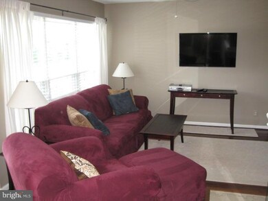 9249 Cardinal Forest Ln unit 201, Lorton, VA 22079 - photo 5