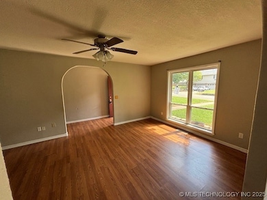 711 E Lucy Ave, Sallisaw, OK 74955 - photo 3