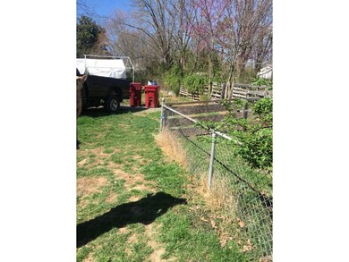 2219 E Fairview Ave, Johnson City, TN 37601 - photo 3