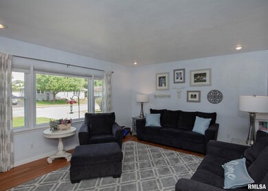 1915 W 37th St, Davenport, IA 52806 - photo 4