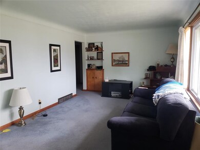 3308 G Ave NW, Cedar Rapids, IA 52405 - photo 2