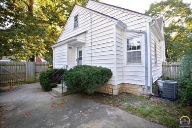 2828 SW 12th St, Topeka, KS 66604 - photo 4