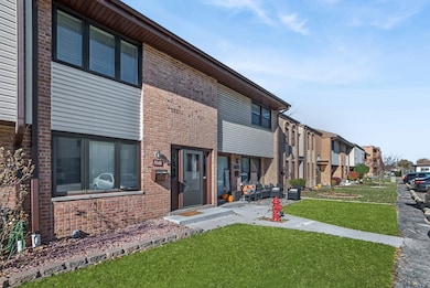 7666 S 88th Ct unit 22P22, Justice, IL 60458 - photo 2