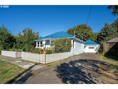 1412 9th St, Tillamook, OR 97141 - photo 4