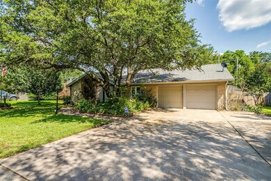 1231 Crestwood Dr, Cleburne, TX 76033 - photo 3