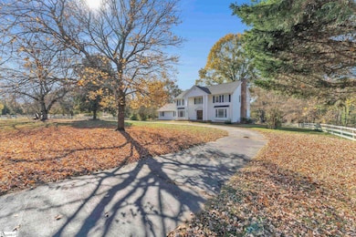 1240 Taylors Rd, Taylors, SC 29687 - photo 4