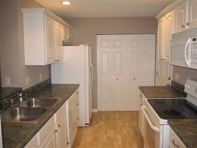 4503 N Thornhill Dr unit 101C, Peoria, IL 61615 - photo 2